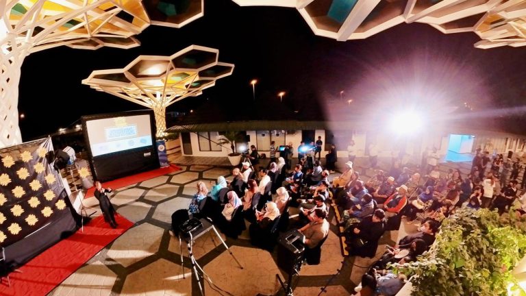 Holiday on Ice: Cinema of Dreams — Film in Delft